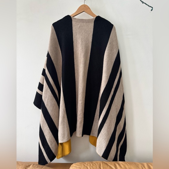 Alice + Olivia Wool Poncho black/tan/gold OS NWT - Picture 3 of 15